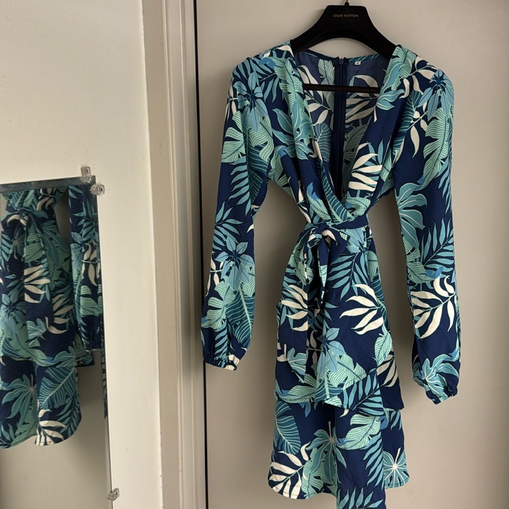 Triple tiered  ruffled tropical print aquatic tones tie waist dress Small